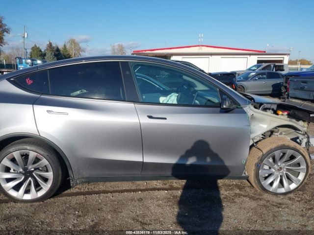 Tesla Model Y Image 16