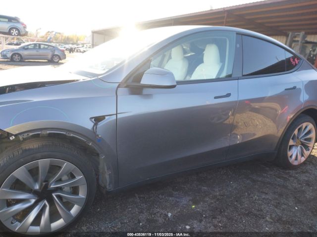 Tesla Model Y Image 18